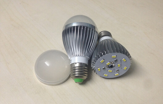 Aluminum LED bulb